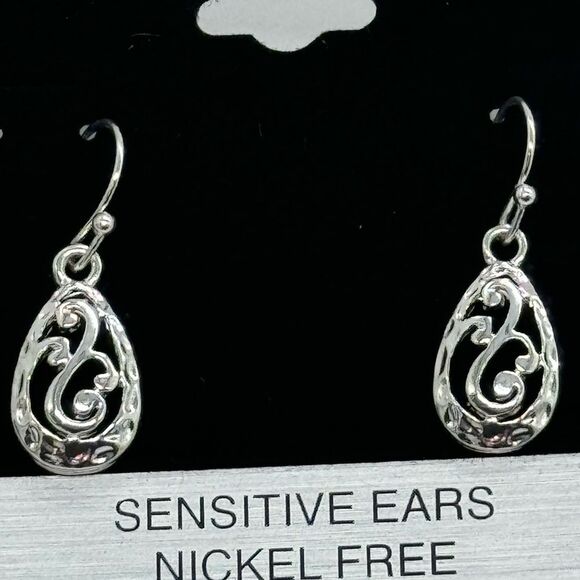 Bay Studio Small Silver Tone Tear Drop Dangle Earrings 1 inch - Picture 2 of 5